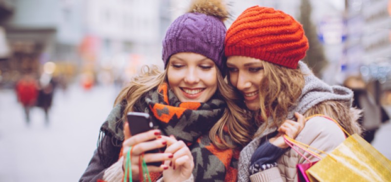 2 friends looking at the same phone