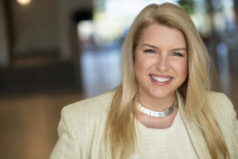 Headshot of Nicole Myers